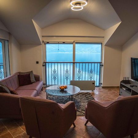 Modern Waterfront 3-Bed Apartment Donja Kostanjica Luaran gambar