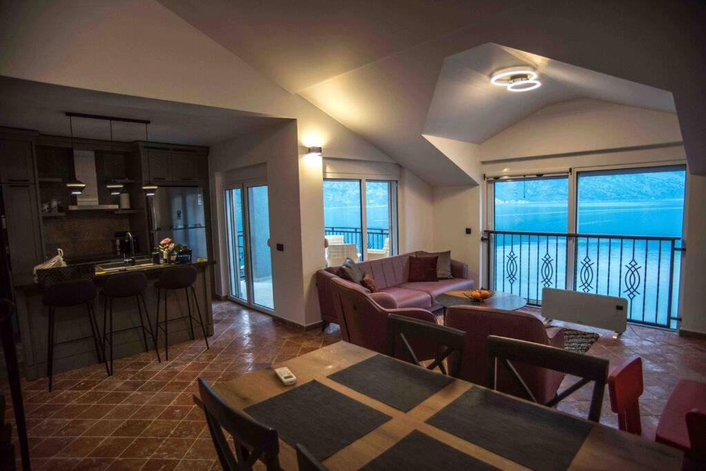 Modern Waterfront 3-Bed Apartment Donja Kostanjica Luaran gambar