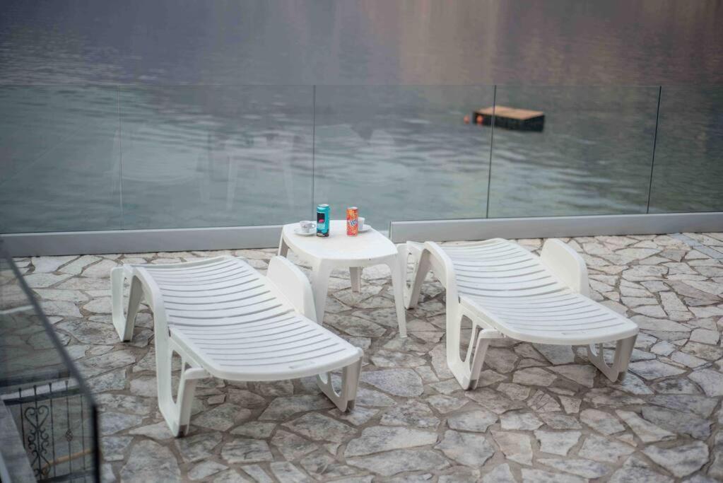 Modern Waterfront 3-Bed Apartment Donja Kostanjica Luaran gambar