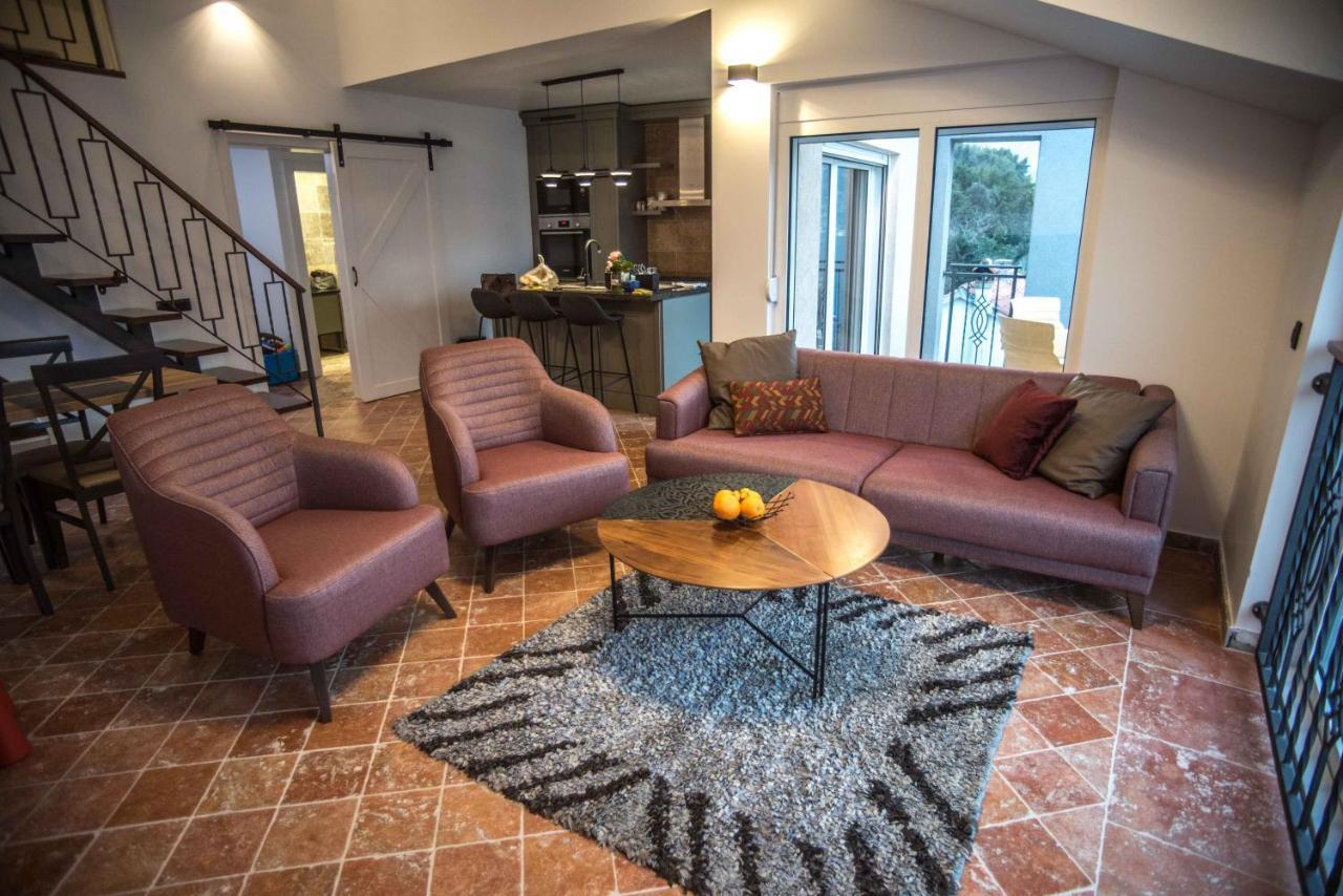 Modern Waterfront 3-Bed Apartment Donja Kostanjica Luaran gambar