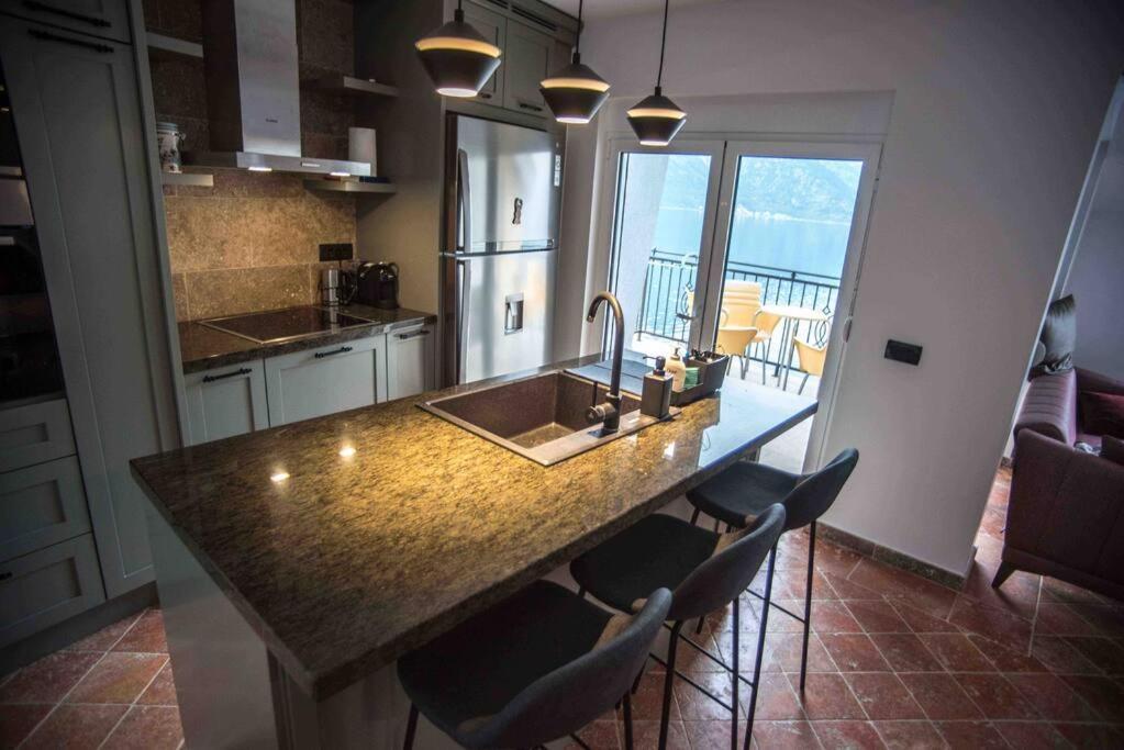Modern Waterfront 3-Bed Apartment Donja Kostanjica Luaran gambar