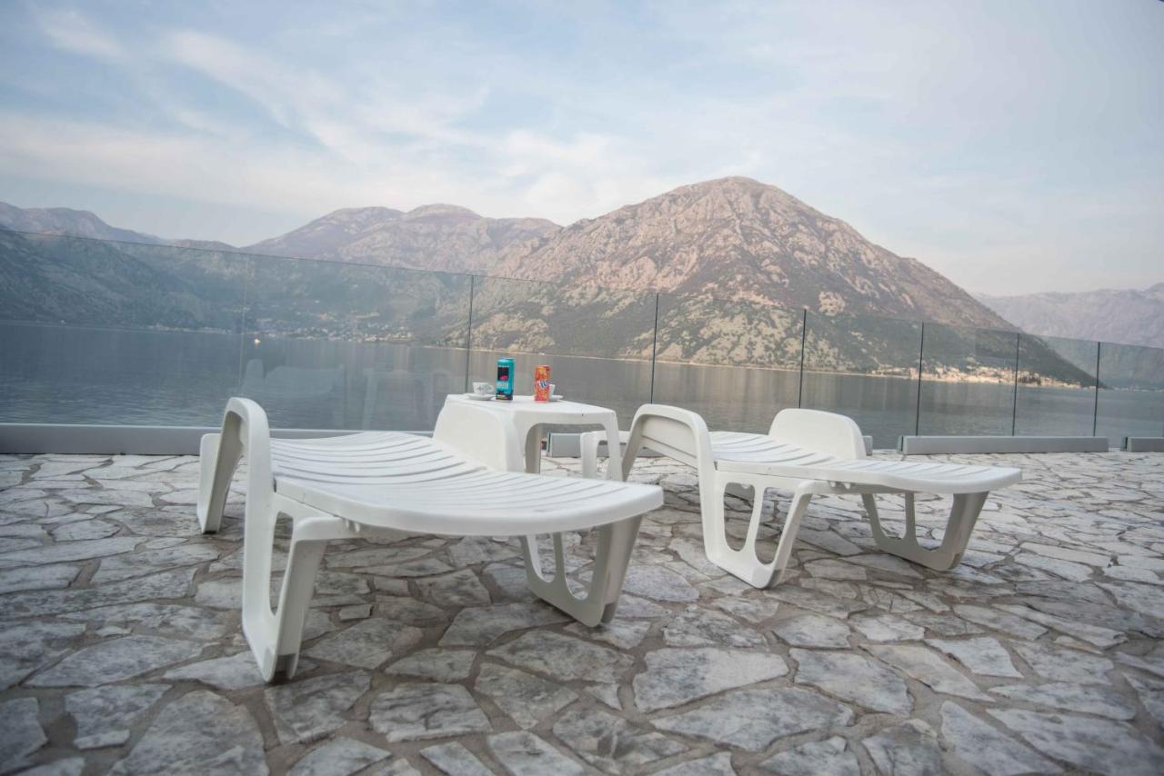 Modern Waterfront 3-Bed Apartment Donja Kostanjica Luaran gambar