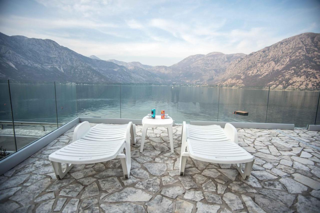 Modern Waterfront 3-Bed Apartment Donja Kostanjica Luaran gambar