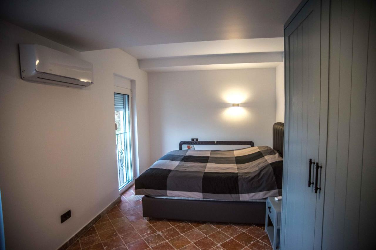 Modern Waterfront 3-Bed Apartment Donja Kostanjica Luaran gambar
