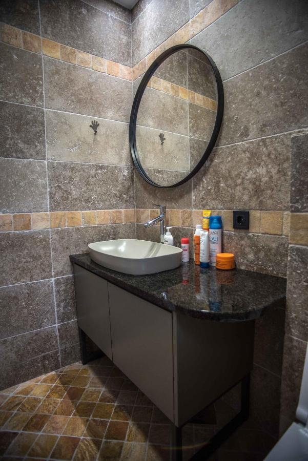 Modern Waterfront 3-Bed Apartment Donja Kostanjica Luaran gambar